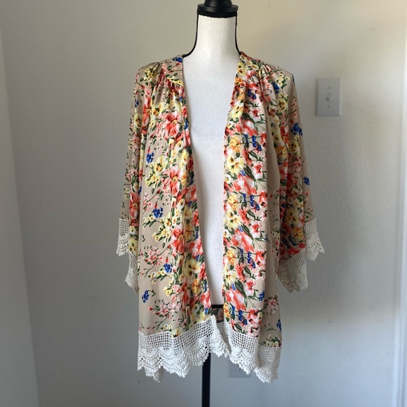 COPY - Umgee Tan Floral Lace Trimmed Kimono / Size Small - Picture 1 of 9